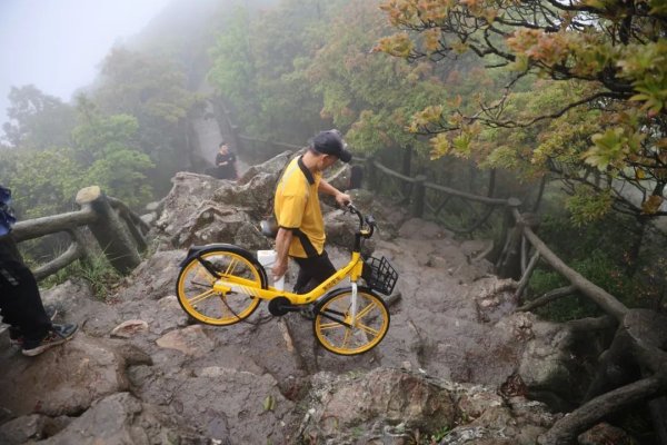 配资软件官方下载 “抬共享单车上山”挑战引发关注：短视频平台应正确引导，避免盲目跟风